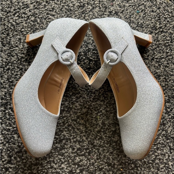 NEW-Low Kitten Heels - Picture 8 of 12